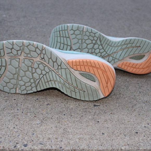 Ladies New Balance Blue Sneaker Sz 8.5 - Picture 5 of 5